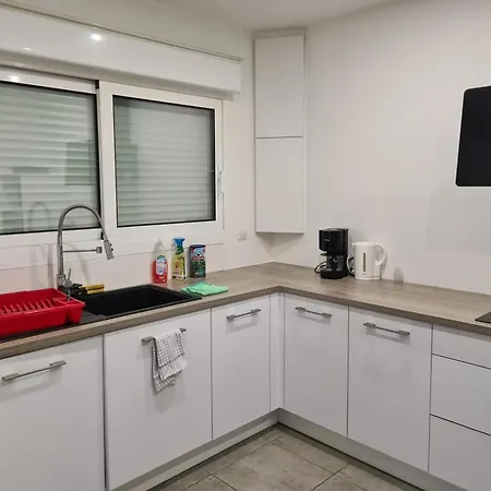 Holiday home Maison Spacieuse A Proche Du Centre Avec Jardin Merignac (Gironde)