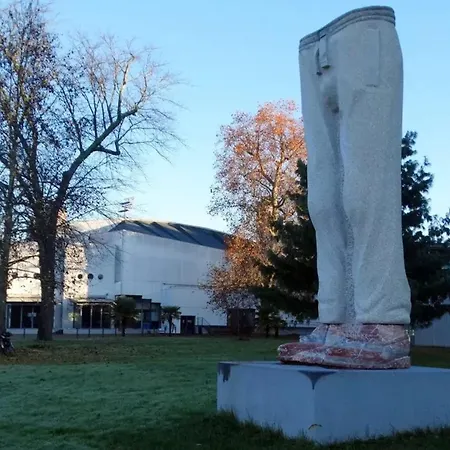 Maison Spacieuse A Proche Du Centre Avec Jardin *